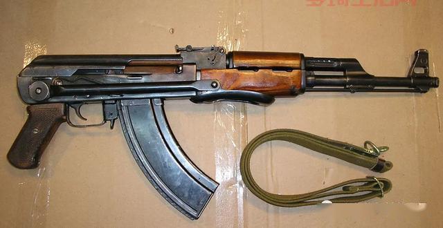 ak47b和ak47哪个好？两把枪实战对比评测！