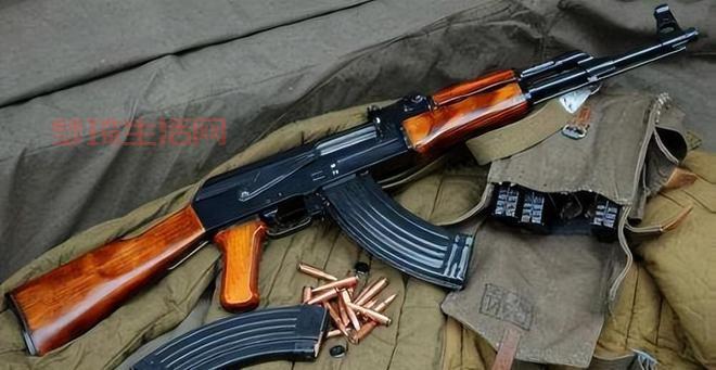 ak47b和ak47哪个好？两把枪实战对比评测！