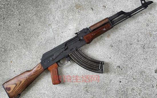 ak47b和ak47哪个好？两把枪实战对比评测！