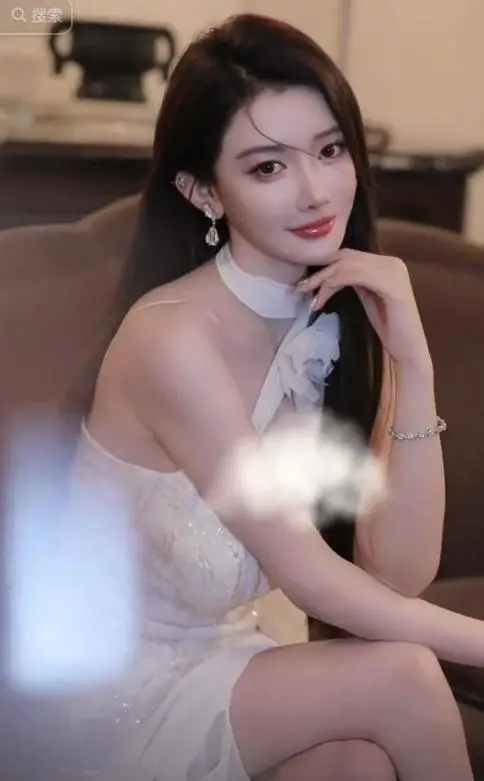 冯绍峰周麟嘉恋情曝光_冯卓君女朋友_冯绍峰新女友周麟嘉身份揭秘
