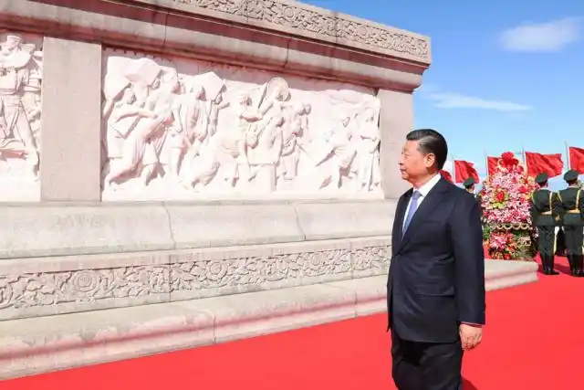 习近平深情瞻仰人民英雄纪念碑_习近平总书记缅怀英烈 英雄事迹学习活动 纪念烈士纪念日向人民英雄敬献花篮仪式