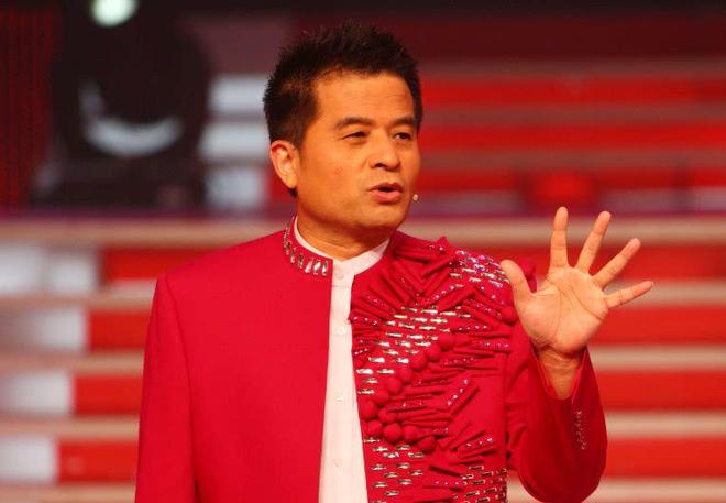 毕福剑与《星光大道》歌手聚会!现场不断抖腿,不喝酒改喝果汁 毕福剑与《星光大道》歌手聚会!现场不断抖腿,不喝酒改喝果汁