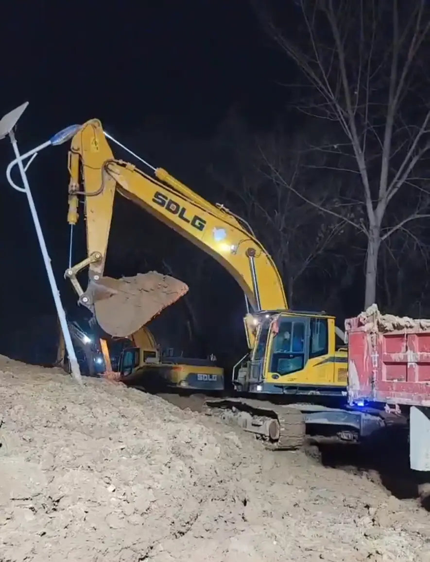 山东临工今日视点_临工挖掘机抢险救灾_临工甘肃地震救援