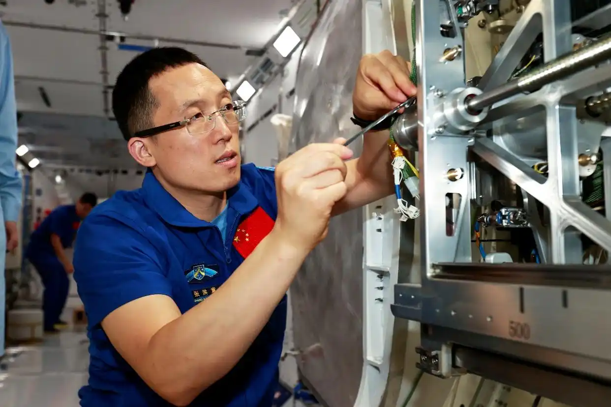 神舟二十一号航天员张洪章_神舟二十一号发射成功_载荷专家张洪章