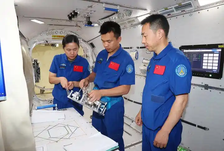 酒泉卫星发射中心航天员出征仪式_神舟二十一号发射成功_神舟十九号载人飞船发射