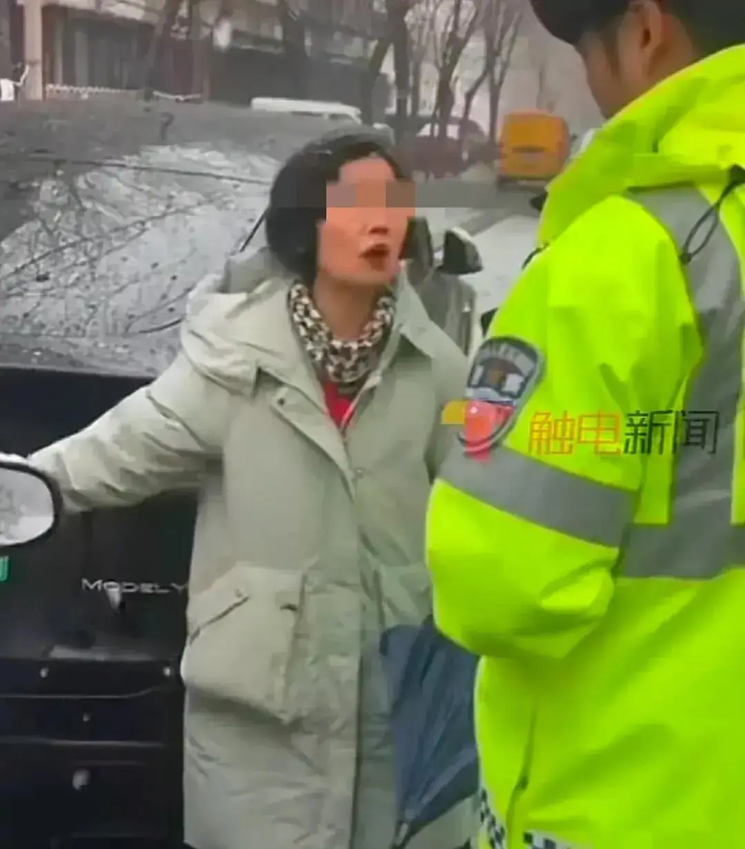天津大妈碰瓷特斯拉后续,监控视频曝光,是故意撞上来的 天津大妈碰瓷特斯拉后续,监控视频曝光,是故意撞上来的