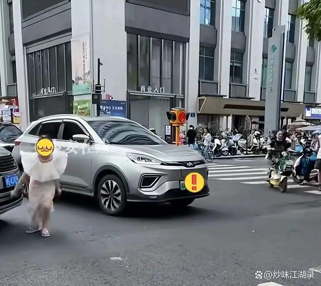 行车记录仪路侧监控防范碰瓷_成都街头助跑式碰瓷法律风险_碰瓷儿的监控