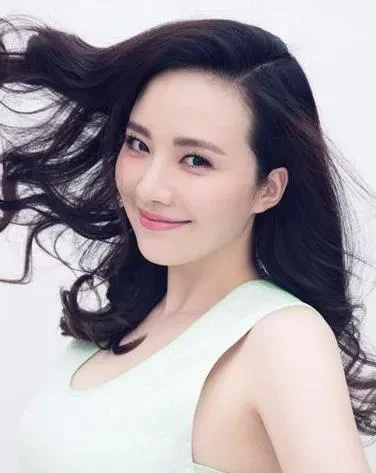 大圆脸女人适合什么发型_9款大脸圆脸适合发型女_娃娃脸适合什么发型