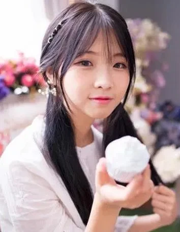 大圆脸女人适合什么发型_9款大脸圆脸适合发型女_娃娃脸适合什么发型