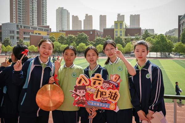 八年级阳光体育运动会_校运会 新闻稿_南阳第二十一学校运动会