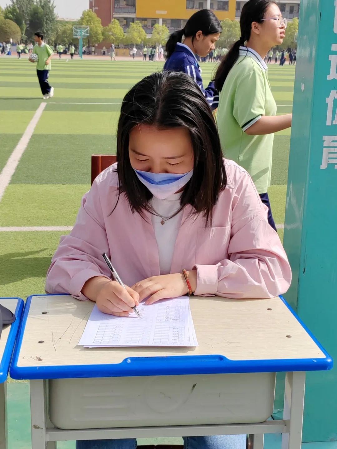 南阳第二十一学校运动会_校运会 新闻稿_八年级阳光体育运动会