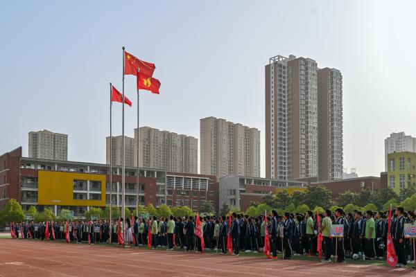 校运会 新闻稿_八年级阳光体育运动会_南阳第二十一学校运动会