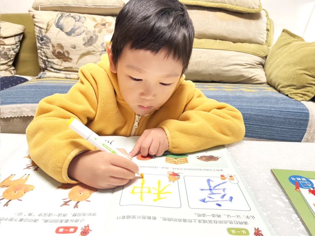 家长如何引导孩子趣味识字_幼儿识字教育_学龄前儿童识字的最佳年龄