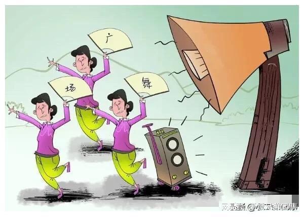 广场舞大妈掀车时事评论_大妈公共资源占用现象_大妈霸占电梯拍视频