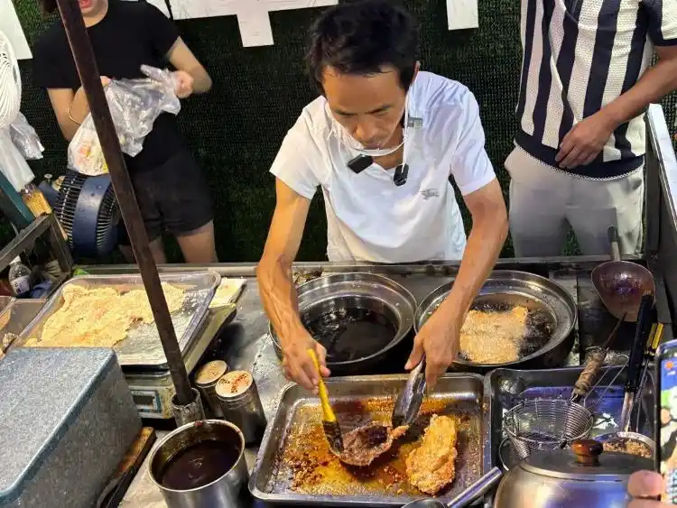 景德镇鸡排哥 火爆全国 鸡排世家_鸡排哥手臂布满烫伤疤