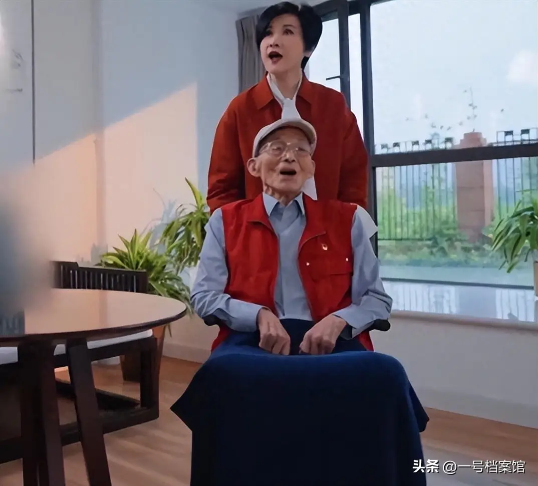 92岁游本昌养老院生活曝光_九十高龄表演艺术家游本昌_游本昌养老社区生活状态
