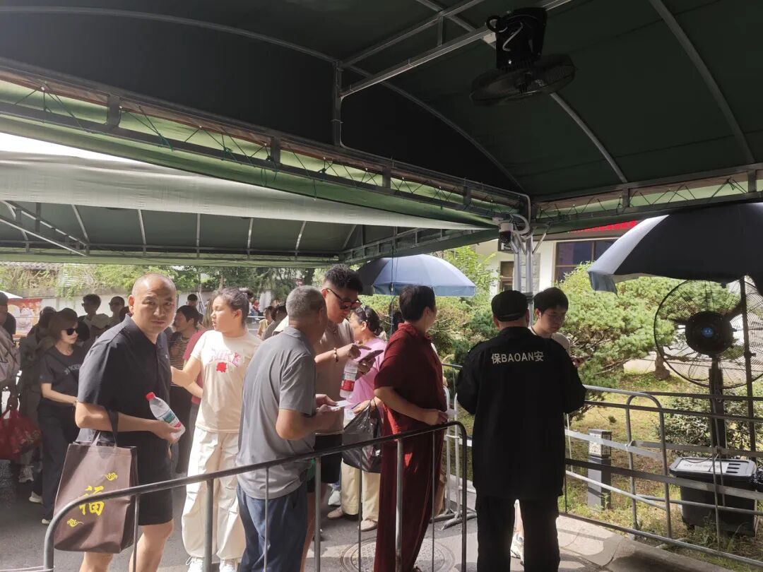 “堵山”“堵景区”后地铁也堵了_杭州西湖地铁交通指南_国庆杭州西湖交通拥堵