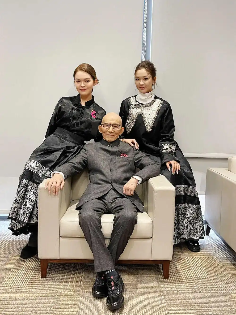 儿女不孝晚景凄凉住养老院？92岁游本昌回应，其女儿还透露了新消息