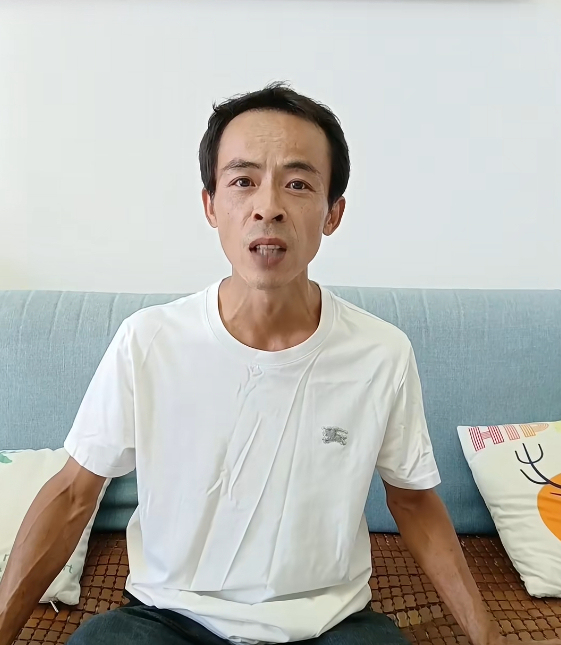 “鸡排哥”回应嘴唇发黑 情绪价值满溢网络