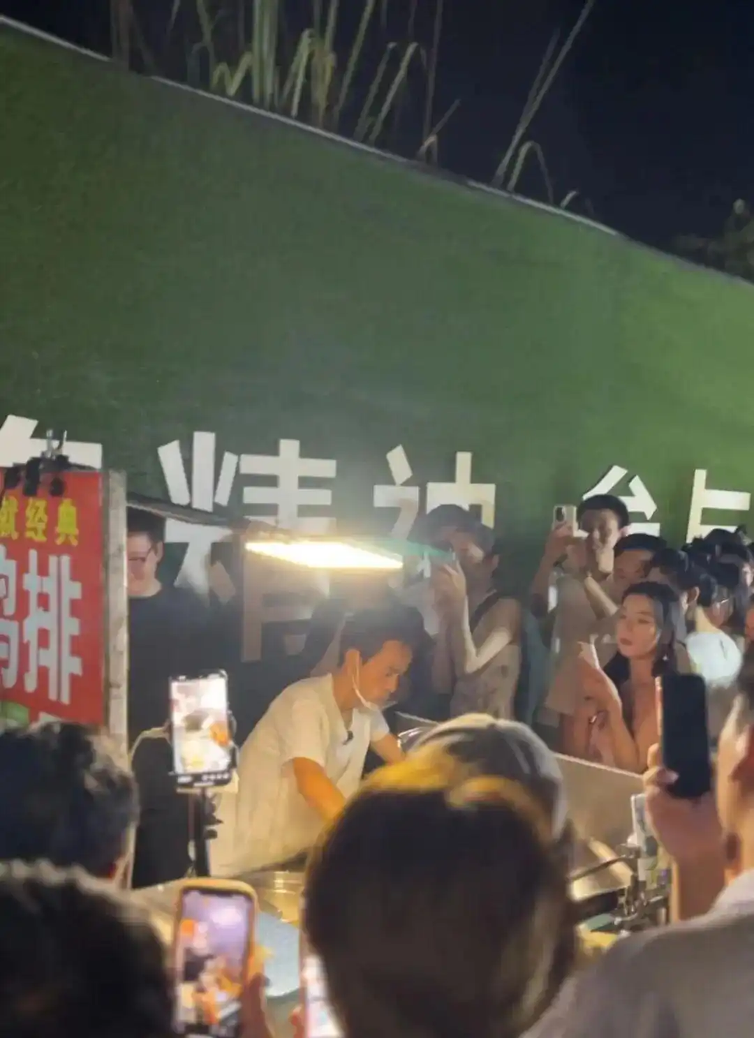 景德镇鸡排哥_景德镇鸡排主理人_鸡排哥被指没有情绪价值后满血复活