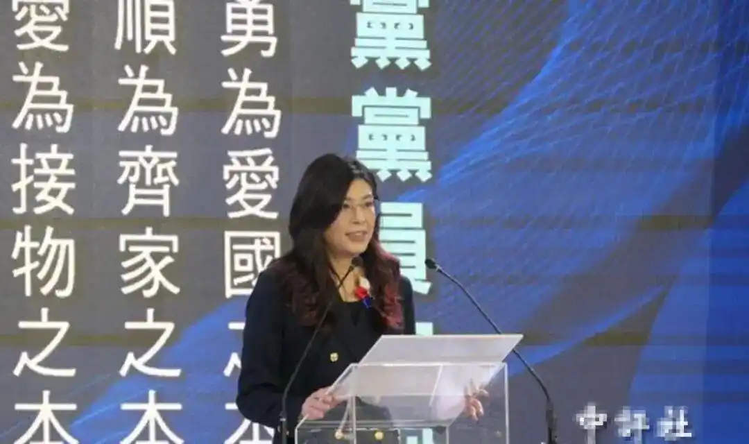 郑丽文怒批民进党 马英九激动落泪_中国国民党第22届第一次全代会 郑丽文就职典礼 洪秀柱两岸统一建议