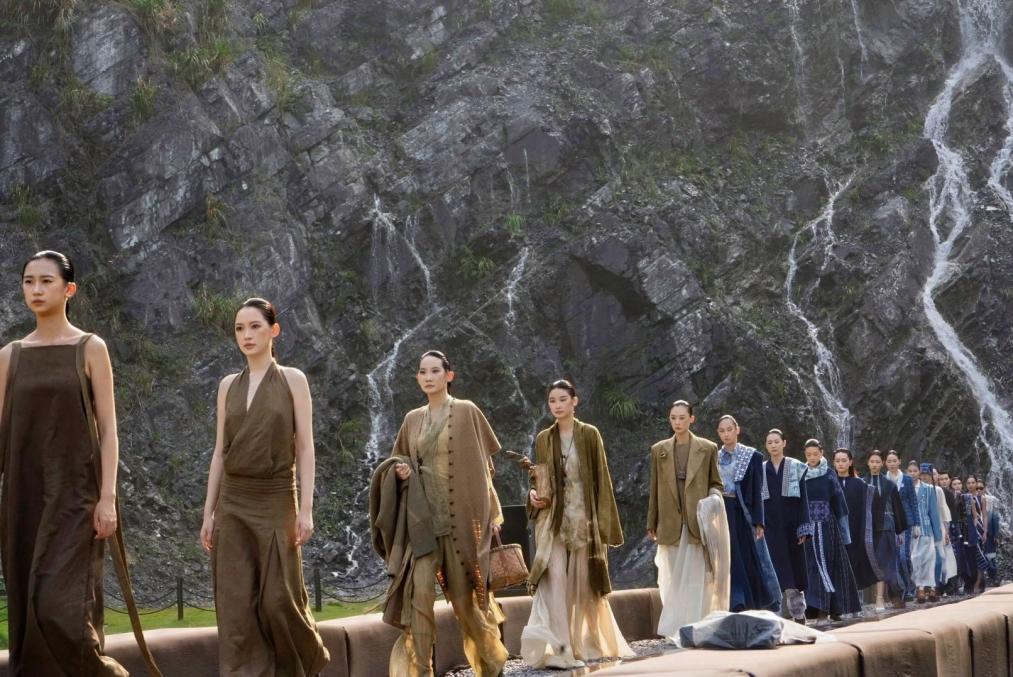 湖州民营企业家节_湖州企业家精神_湖州织里跳楼事件视频