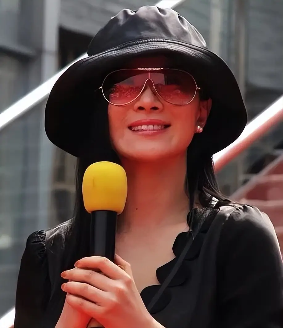 陈怡星座_陈怡 非常周末 主持人 生涯经历