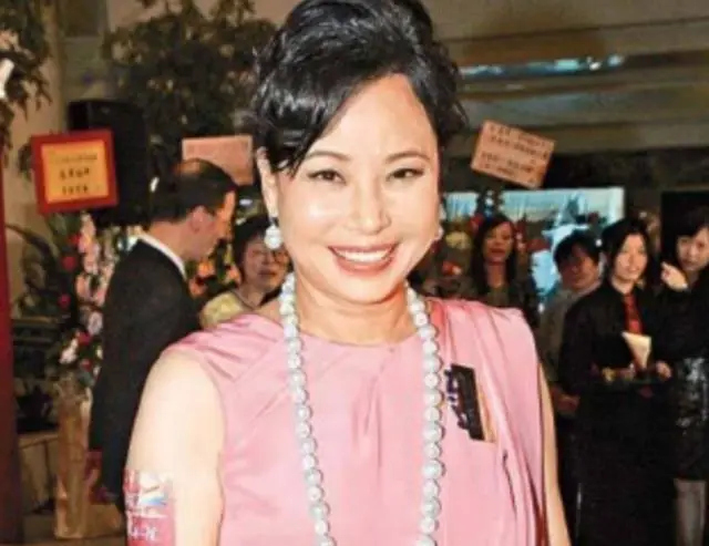 一辈子拼死挣不了100万,因给赌王“擦身体”,女护工获赠1亿 一辈子拼死挣不了100万,因给赌王“擦身体”,女护工获赠1亿