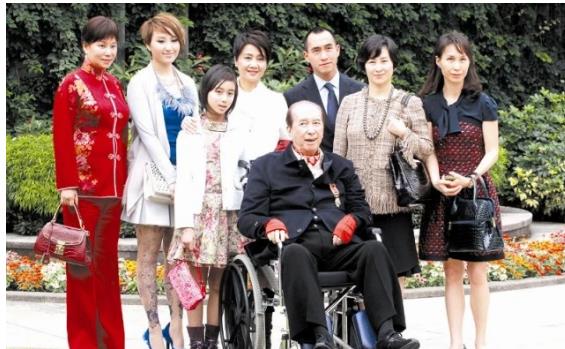 何鸿燊郑咏诗感情发展_郑咏诗何鸿燊护工故事_郑咏诗未与赌王生孩子