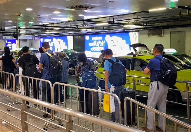 多地推出网约公交车_虹桥商务区交通问题_公交车难找网约车贵出租车服务态度差