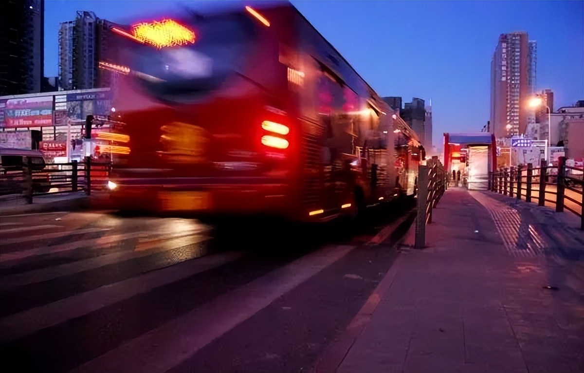 本地生活服务信任危机_高德百度地图数据算法竞争_本地生活服务app