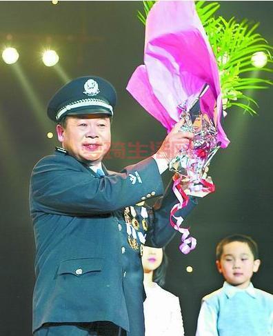 王百姓是谁？他的人生经历和主要成就有哪些？