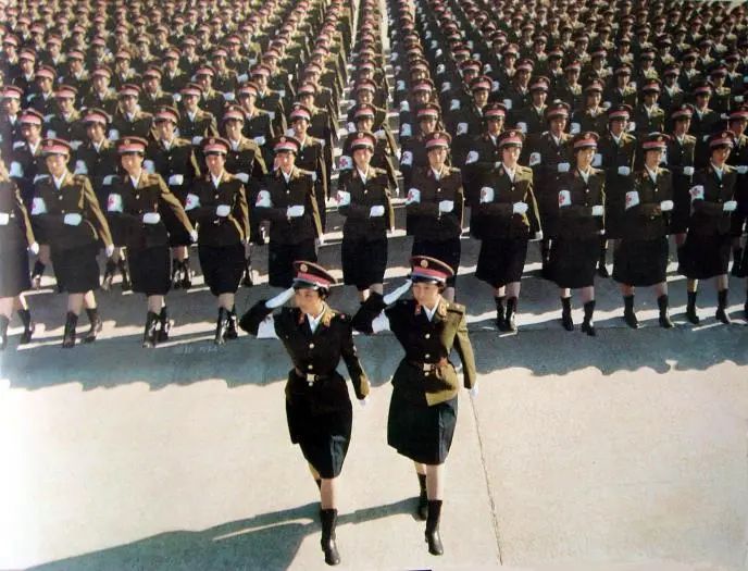 中国军队正步历史_正步训练的意义_阅兵队列整齐得像复制粘贴 有何秘诀