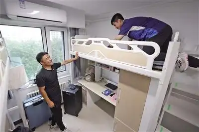北京航空航天大学迎新活动_北京航空航天大学新生报到_全家15人跨省送小伙去国防科大报道
