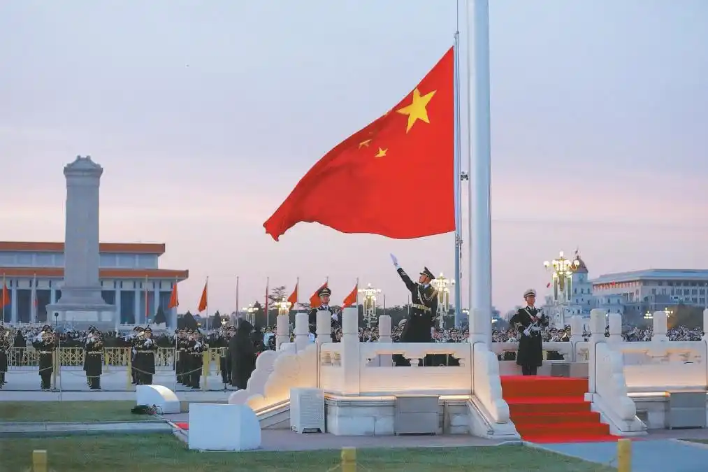 北京：5.1万人元旦在天安门广场看升旗