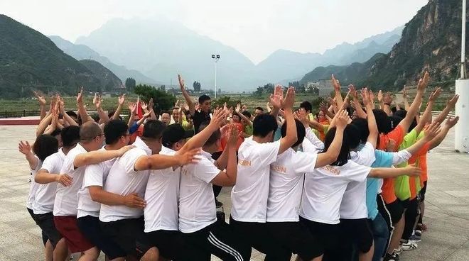 团体心理辅导破冰游戏_破冰团建活动设计_团队建设破冰游戏