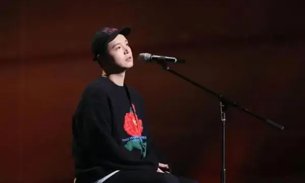 李纯马頔恋爱实锤_李纯马頔领证结婚_李纯综艺节目承认恋爱