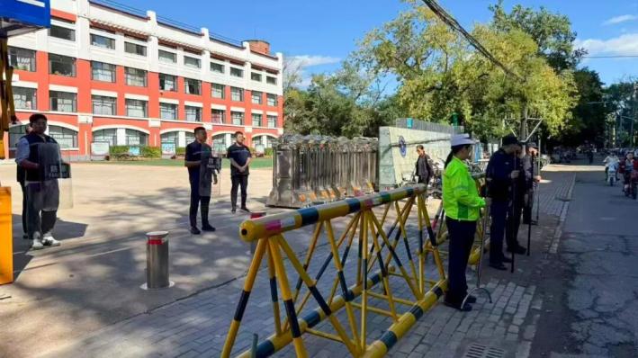 校园新闻范文_校园义警_矛盾调解于微时