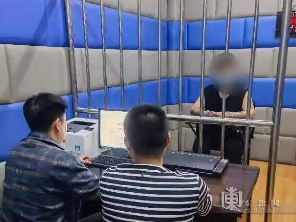 团伙贩卖微信公众号 获利10万余元被刑拘