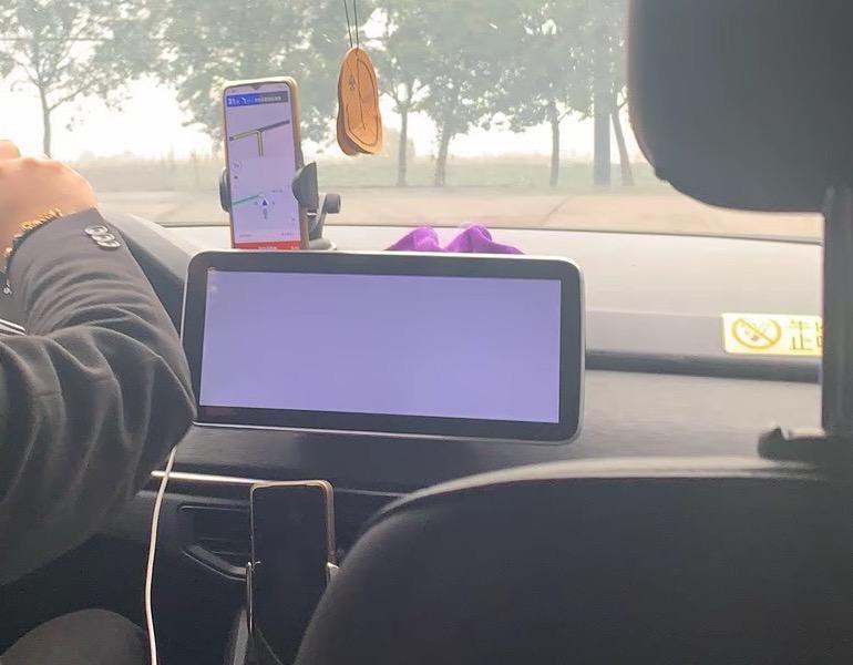 新能源汽车烂尾车二手车市场_极氪07低价处理车友群捡漏_年轻人低价抢购倒闭车企烂尾车