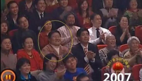 春晚钉子户冯巩_春晚笑脸哥是谁_冯巩春晚缺席