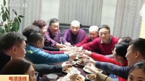 春晚笑脸哥是谁_冯巩春晚缺席_春晚钉子户冯巩