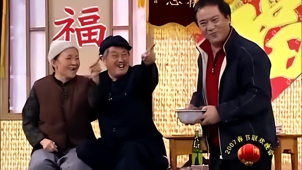 赵本山 春晚 小品_春晚笑脸哥是谁