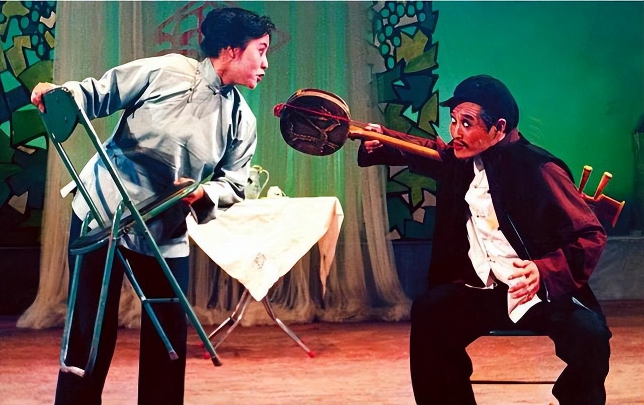 赵本山 春晚 小品_春晚笑脸哥是谁