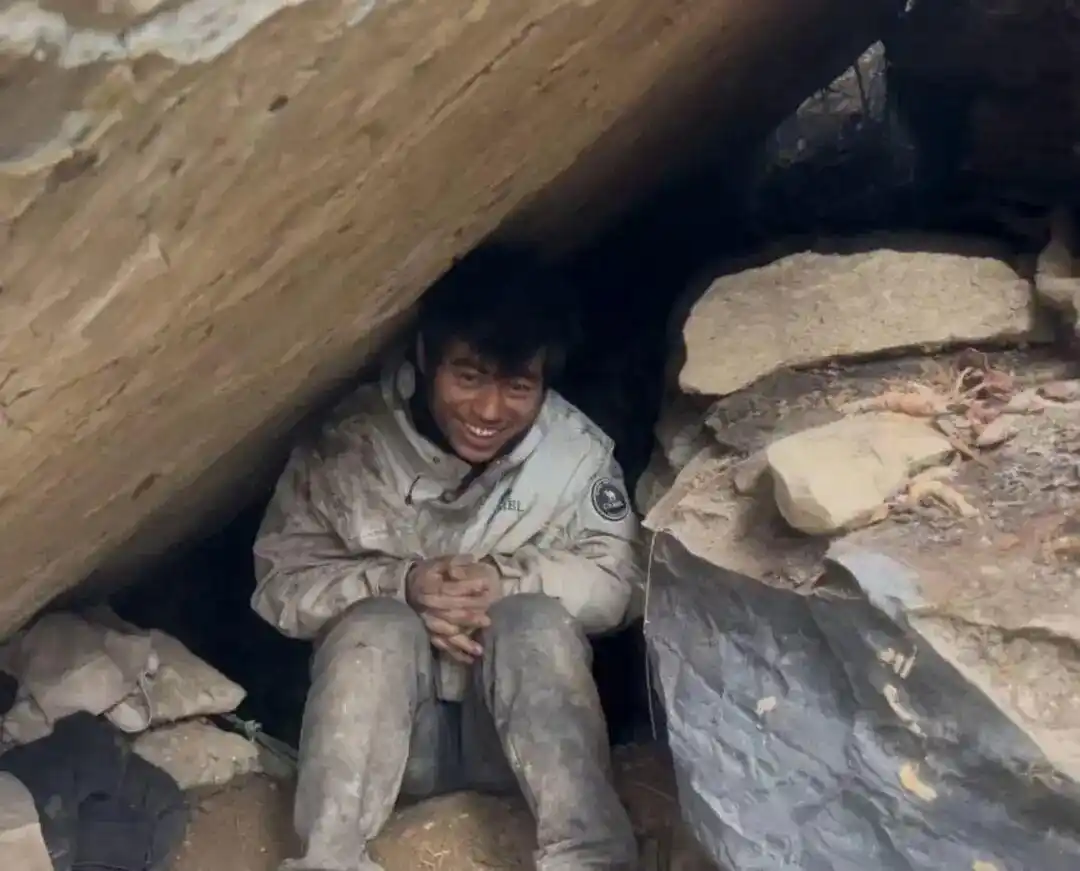 快评丨吃虫、返祖的“荒野求生赛”火出圈,围观网友在看什么?