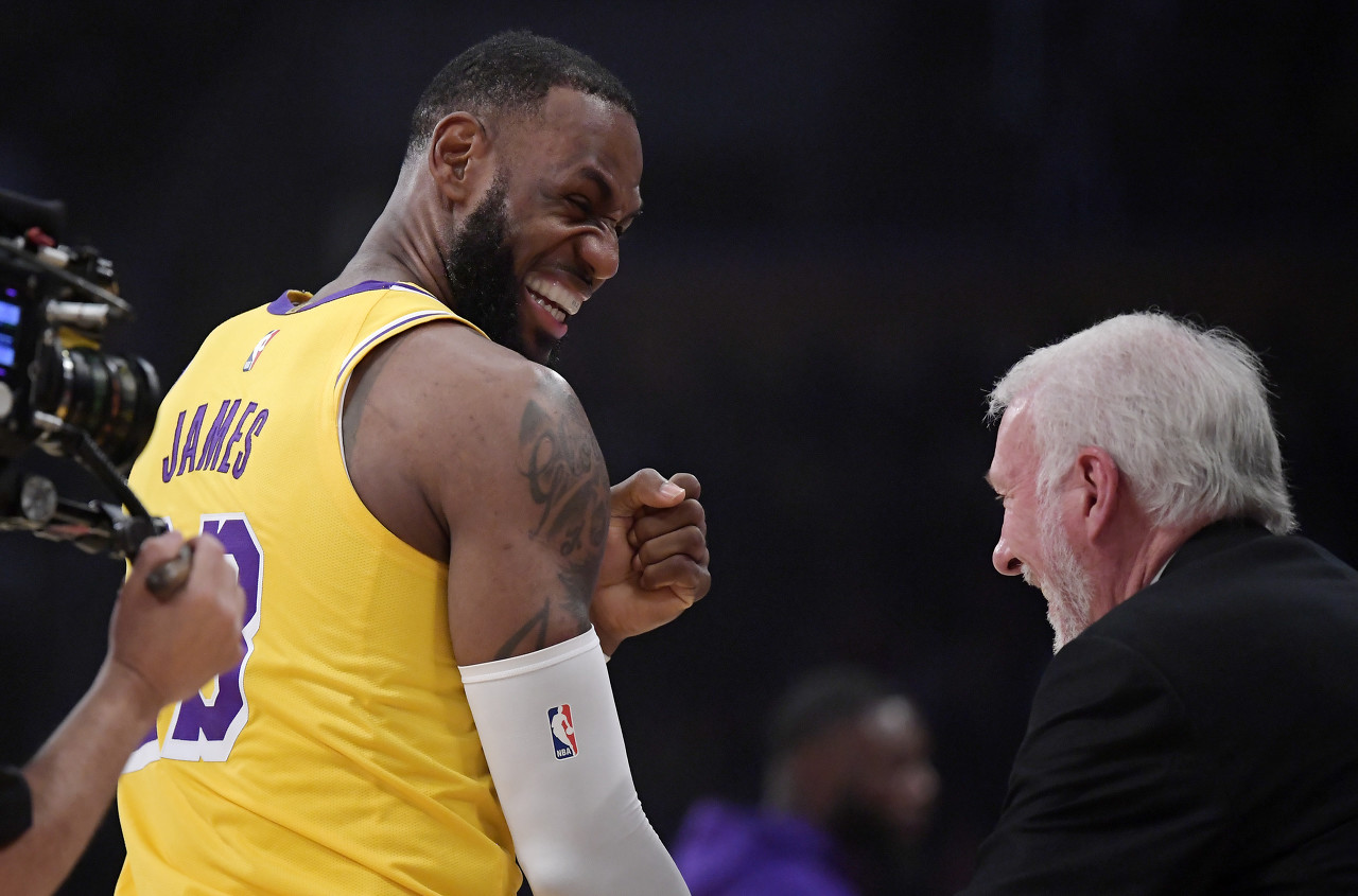 NBA彩经：湖人再次轻取马刺 火热76人力克篮网