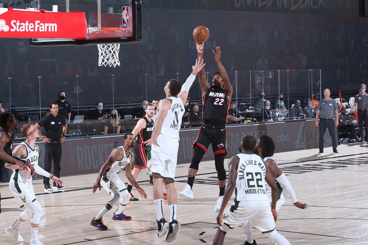 NBA新赛季揭幕战看点_NBA常规赛赛程分析_正直播nba：76人vs篮网