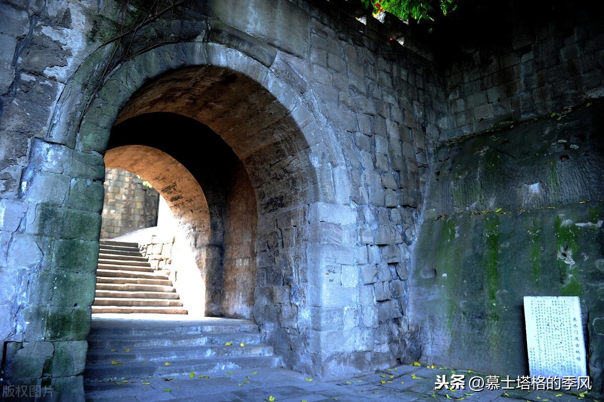 重庆洪崖洞在哪里_洪崖洞夜景_洪崖洞历史