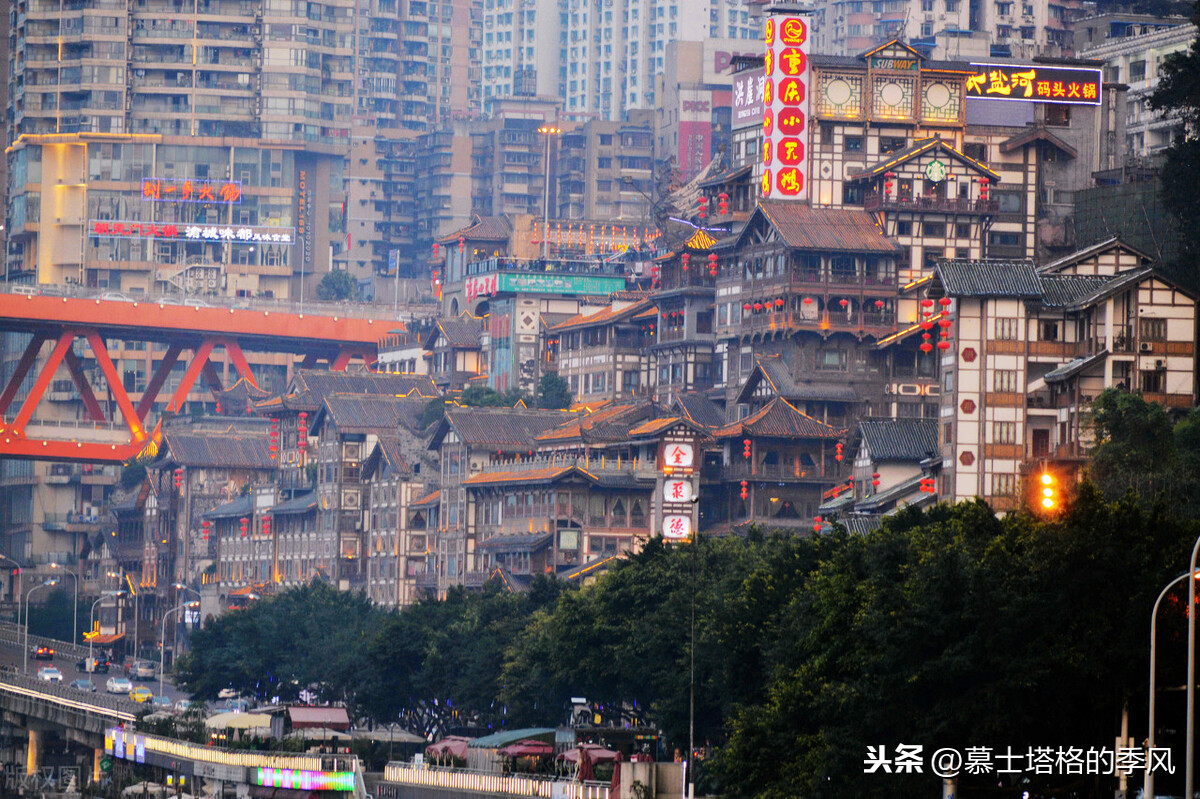 重庆洪崖洞在哪里_洪崖洞夜景_洪崖洞历史