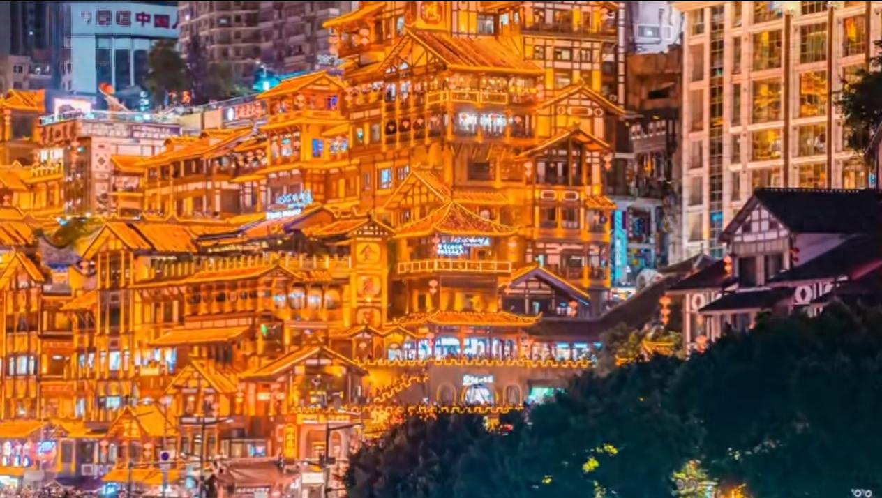 重庆洪崖洞亮灯魔法！人潮挤爆景区 背后藏着这些秘密